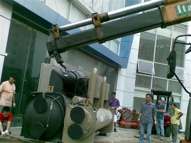 乐安县随车吊和汽车吊的核心区别是什么？哪种更省钱？